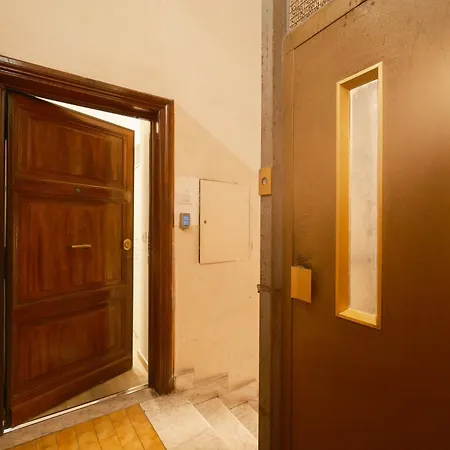 Bee First 4* Rome