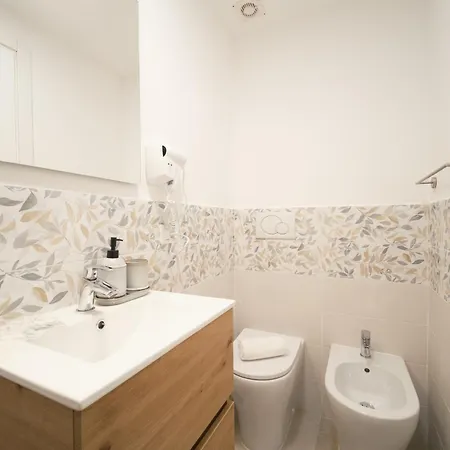 Bee First 4* Rome